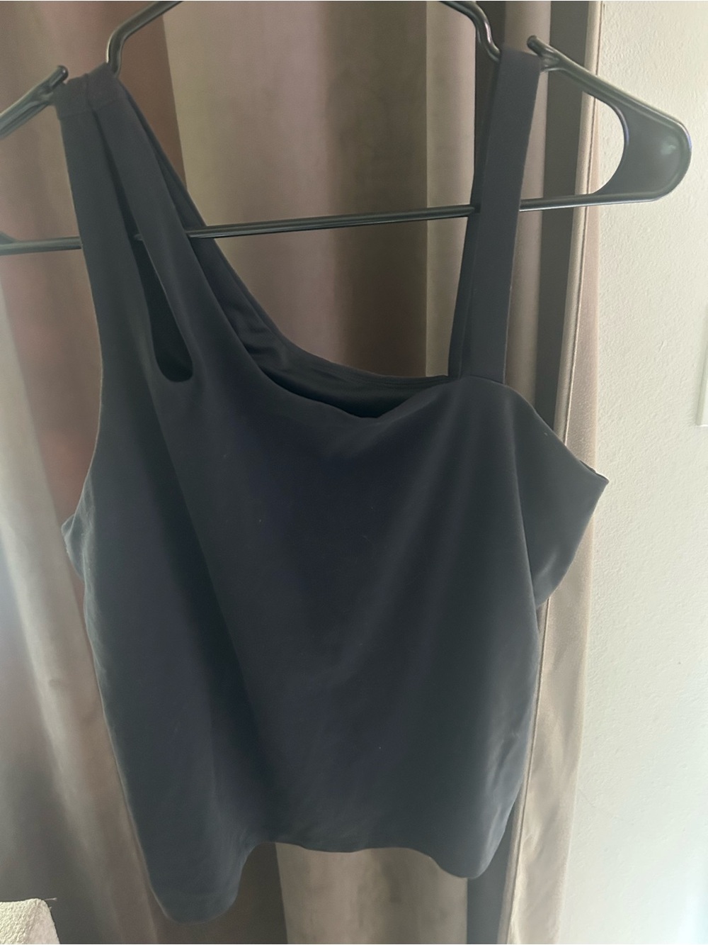 Black Asymmetric Athletic Top 🖤